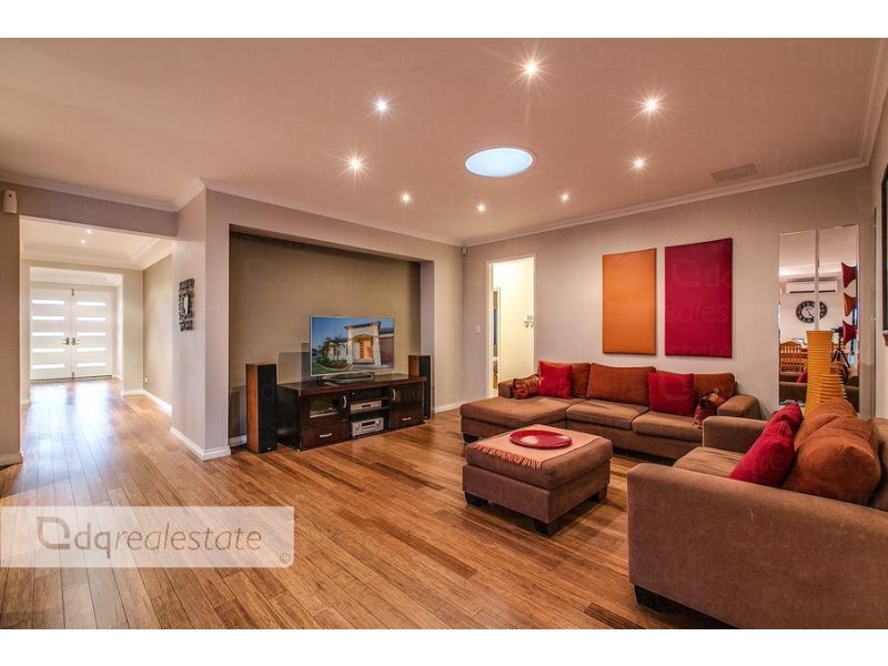 1 Shiralee Bend, Carramar WA 6031