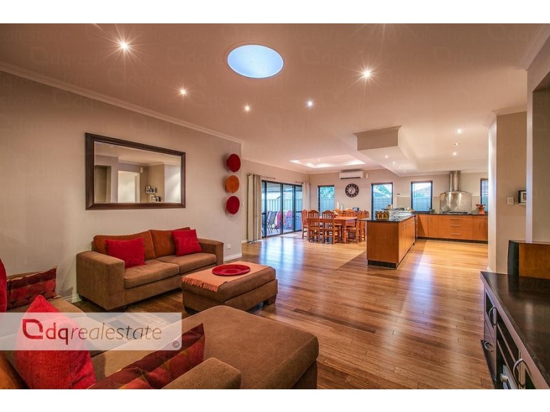 1 Shiralee Bend, Carramar WA 6031