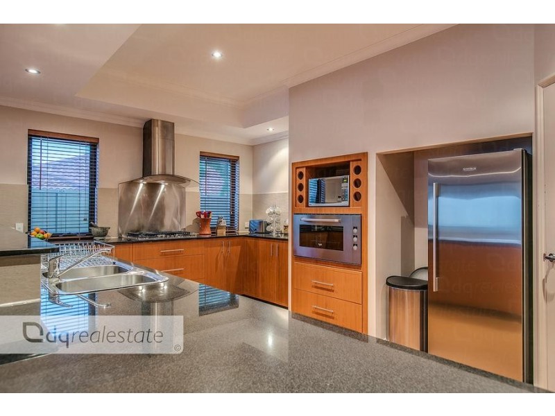 1 Shiralee Bend, Carramar WA 6031