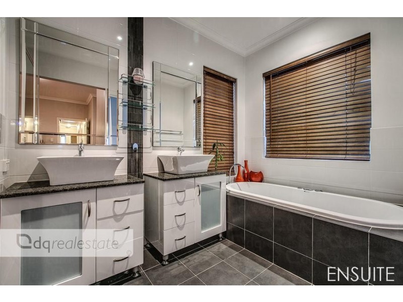 1 Shiralee Bend, Carramar WA 6031