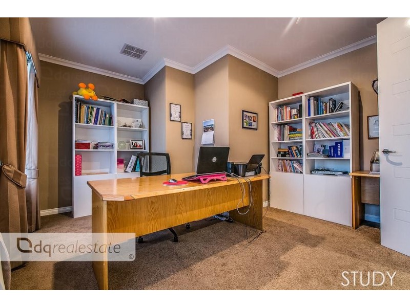 1 Shiralee Bend, Carramar WA 6031