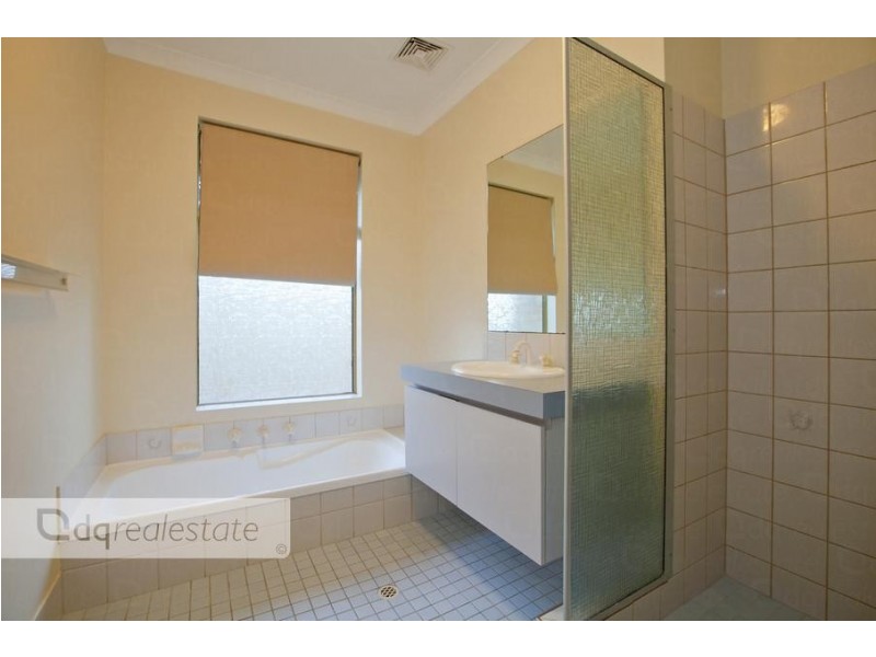 2 Oakland Close, Woodvale WA 6026