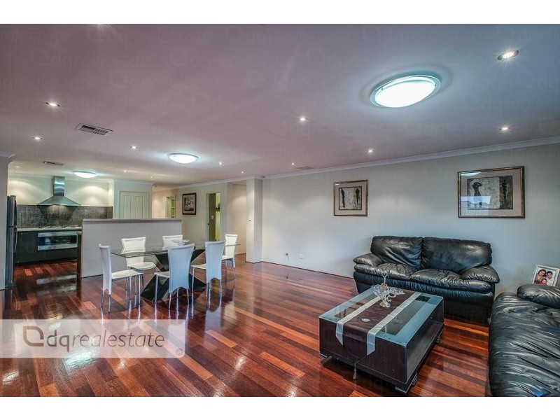 22 Crosthwait Circle, Tapping WA 6065