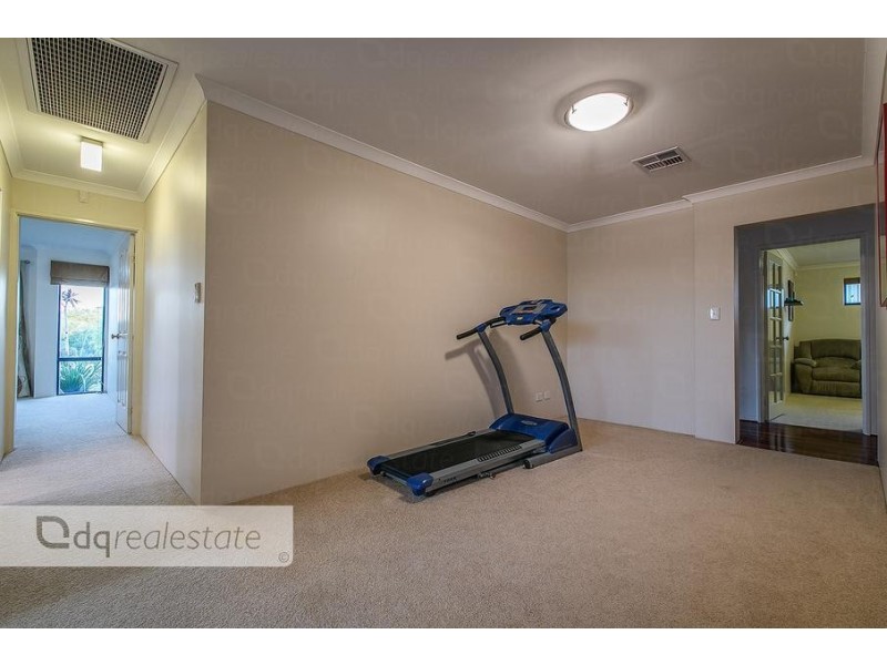 22 Crosthwait Circle, Tapping WA 6065