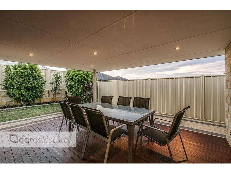22 Crosthwait Circle, Tapping WA 6065