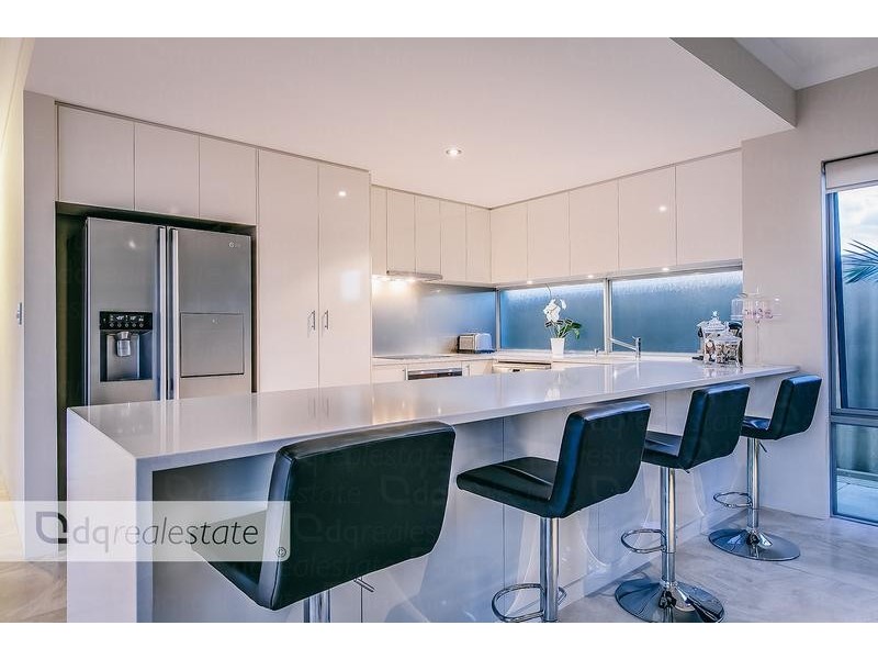 2 Anguilla Gardens, Iluka WA 6028