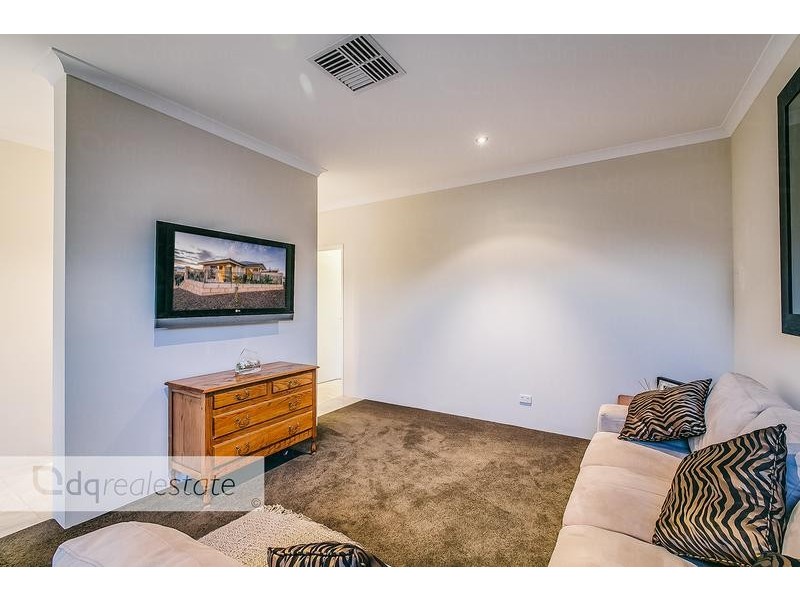 2 Anguilla Gardens, Iluka WA 6028