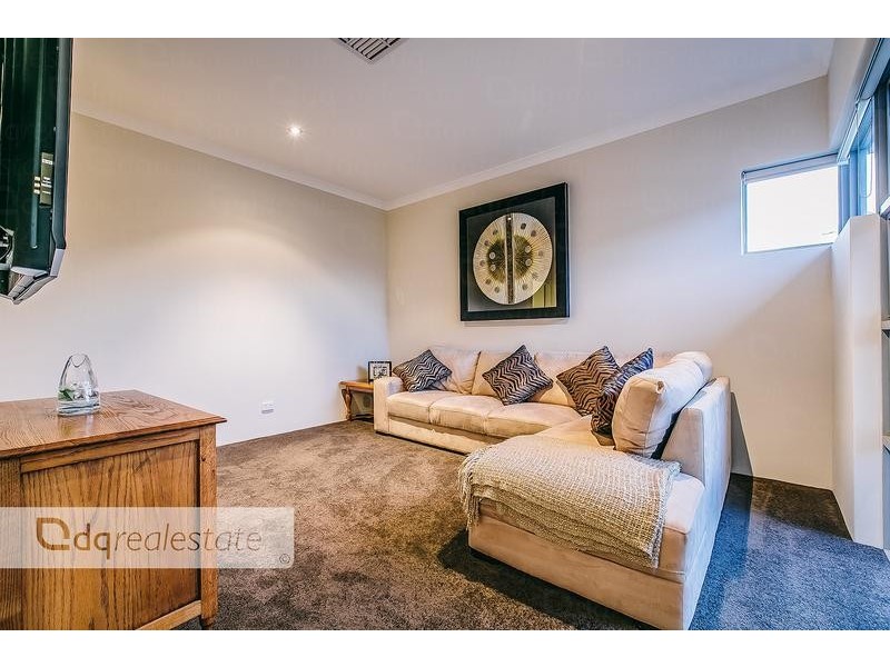 2 Anguilla Gardens, Iluka WA 6028