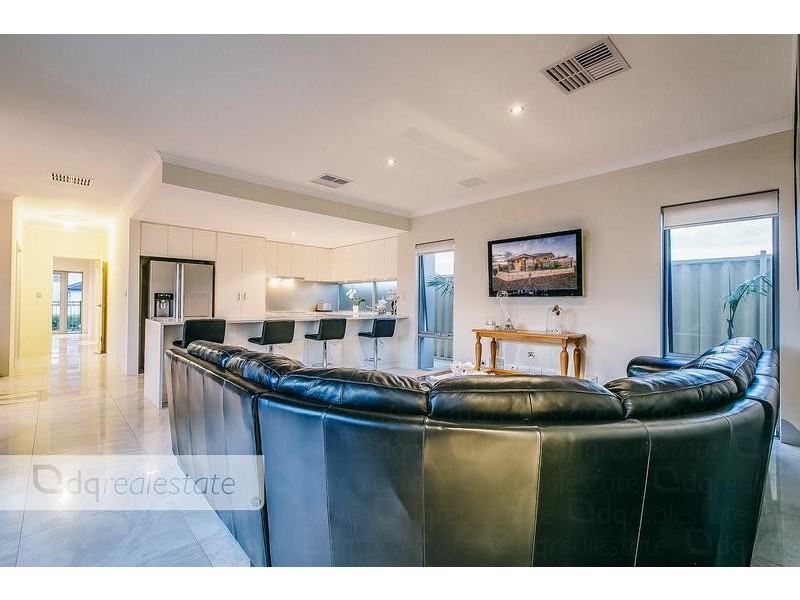 2 Anguilla Gardens, Iluka WA 6028