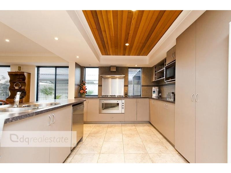 10 Bonita Way, Tapping WA 6065