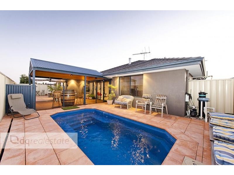 10 Bonita Way, Tapping WA 6065