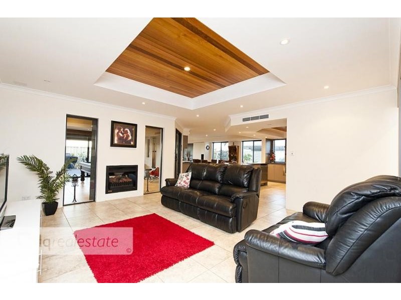 10 Bonita Way, Tapping WA 6065