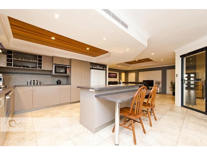 10 Bonita Way, Tapping WA 6065