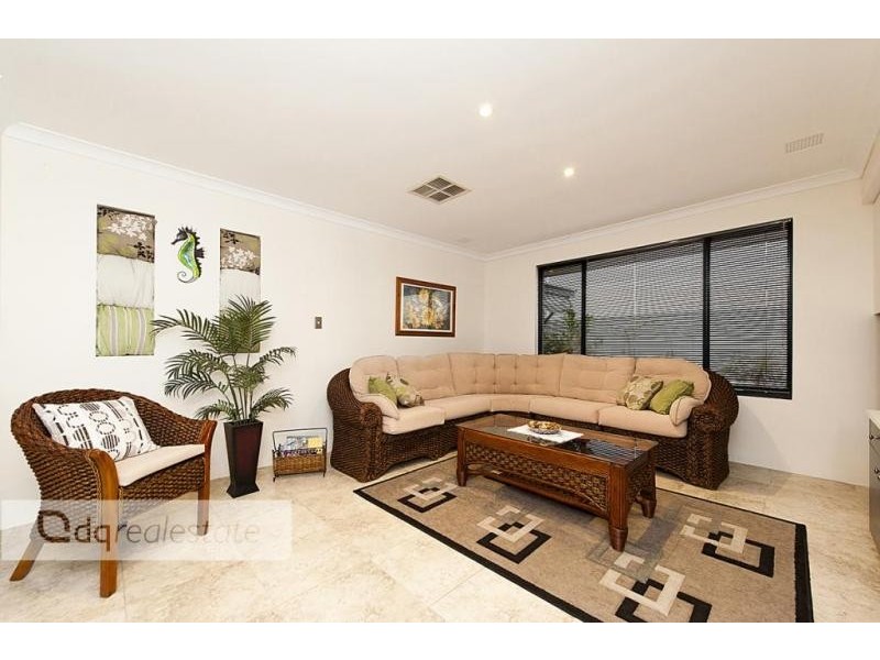 10 Bonita Way, Tapping WA 6065