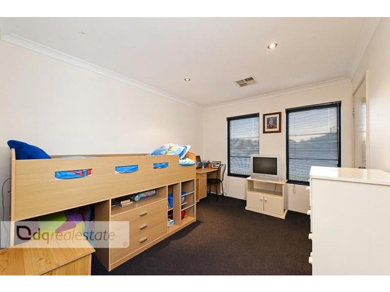 10 Bonita Way, Tapping WA 6065