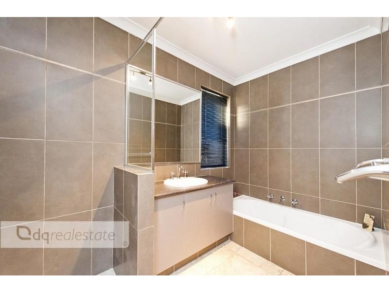 10 Bonita Way, Tapping WA 6065