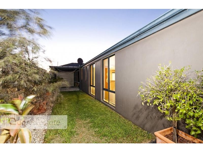 10 Bonita Way, Tapping WA 6065