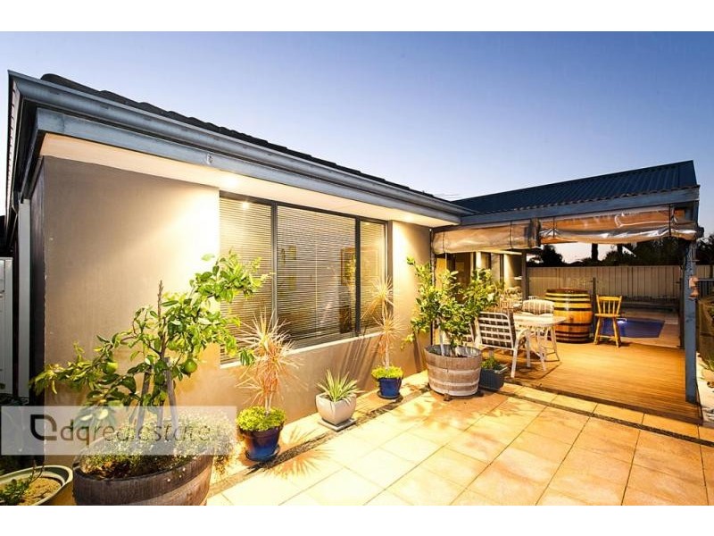 10 Bonita Way, Tapping WA 6065