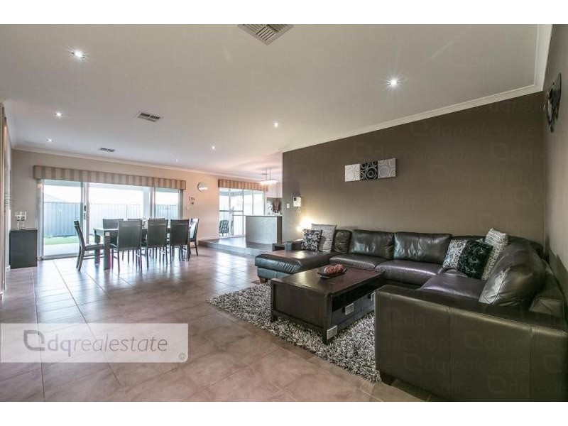 10 Exbury Street, Landsdale WA 6065