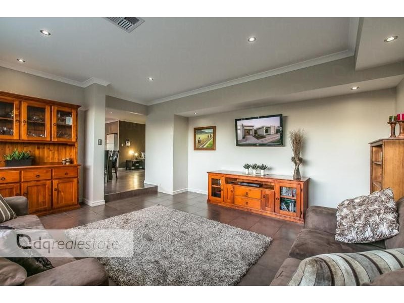 10 Exbury Street, Landsdale WA 6065