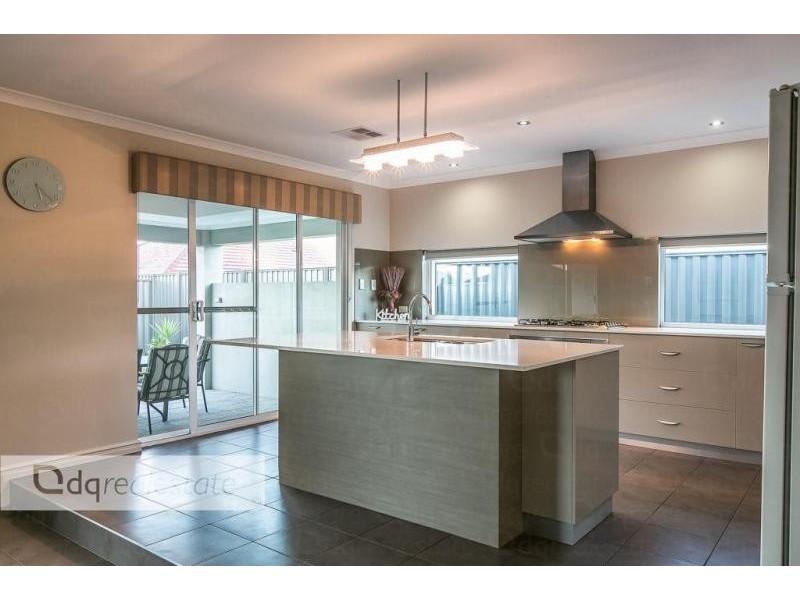 10 Exbury Street, Landsdale WA 6065