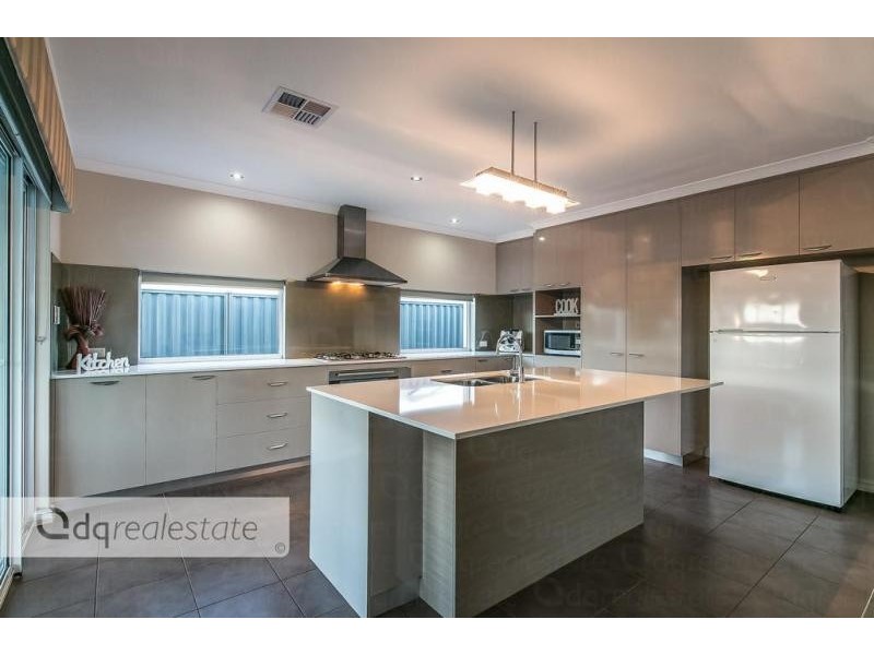 10 Exbury Street, Landsdale WA 6065