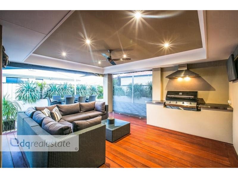 4 Apsley Bend, Tapping WA 6065