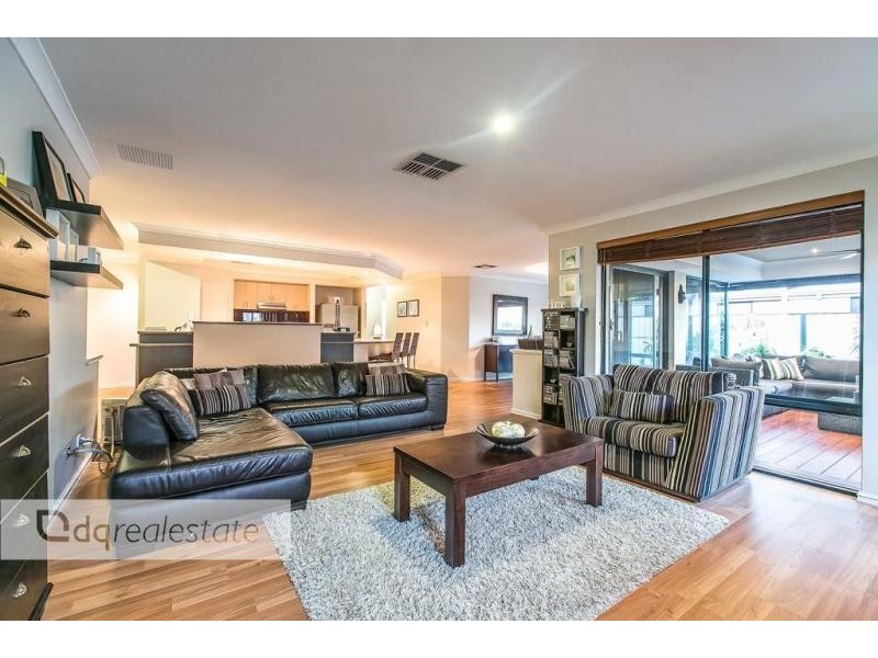 4 Apsley Bend, Tapping WA 6065