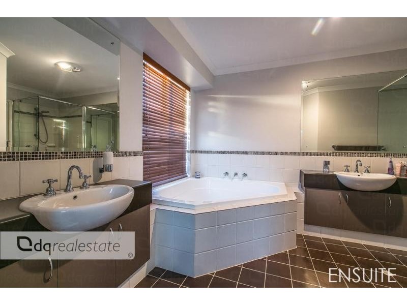 4 Apsley Bend, Tapping WA 6065