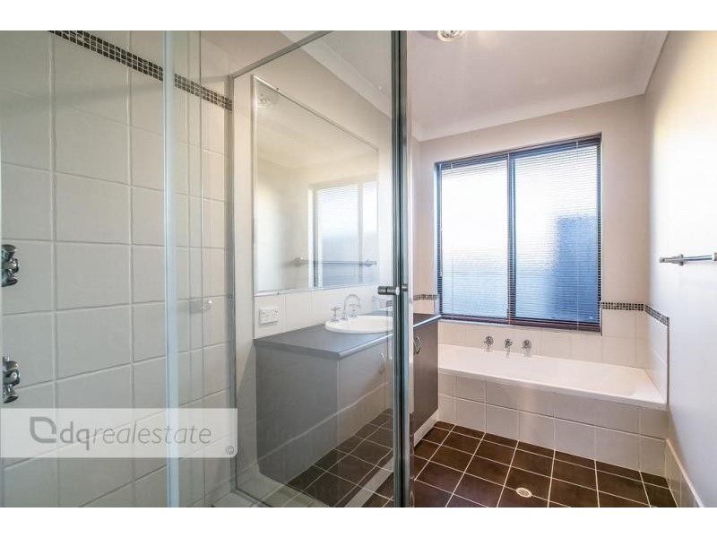 4 Apsley Bend, Tapping WA 6065