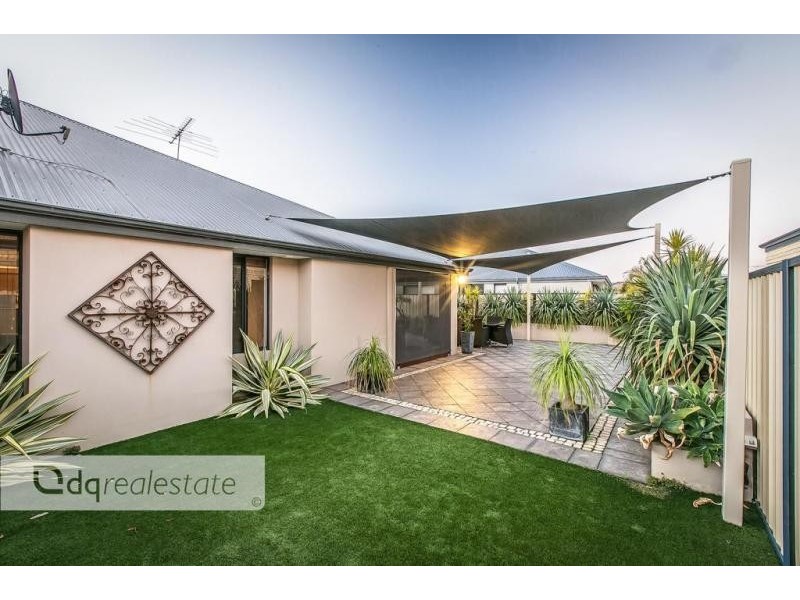 4 Apsley Bend, Tapping WA 6065