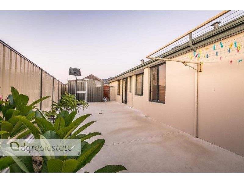 4 Apsley Bend, Tapping WA 6065