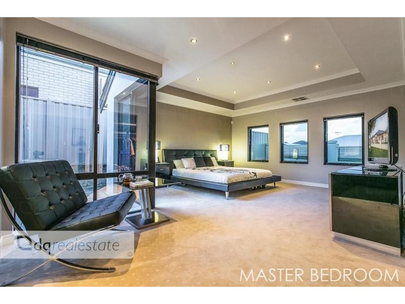 7 Evandale Road, Darch WA 6065