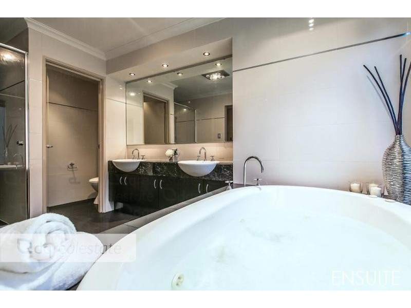 7 Evandale Road, Darch WA 6065