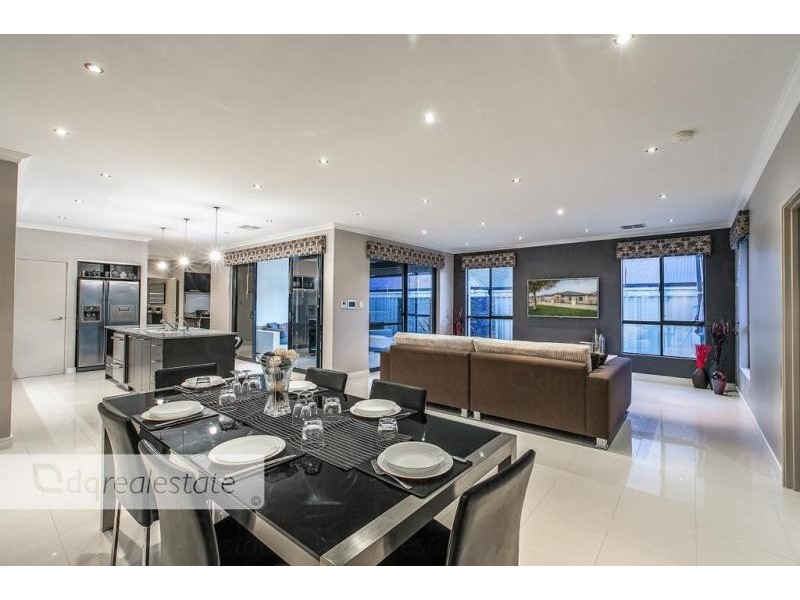 7 Evandale Road, Darch WA 6065