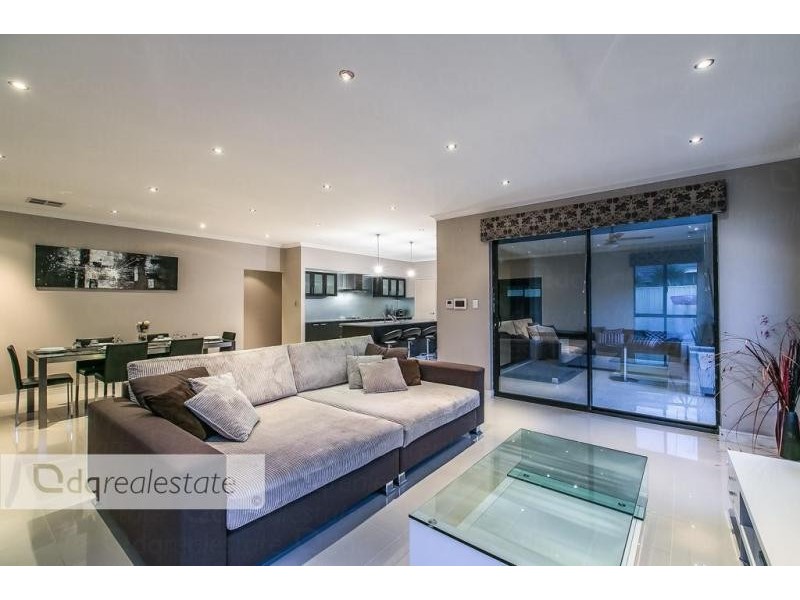 7 Evandale Road, Darch WA 6065