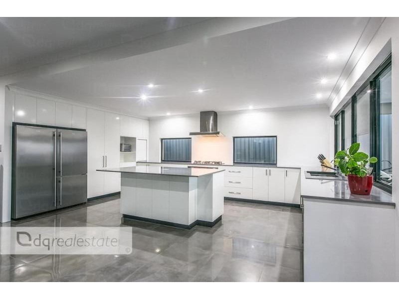 8 Bagatelle Road, Landsdale WA 6065
