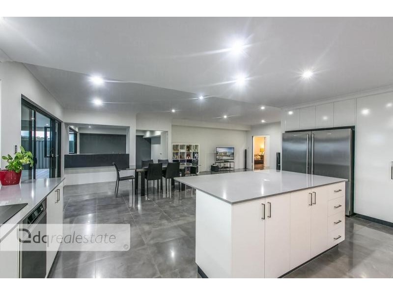 8 Bagatelle Road, Landsdale WA 6065