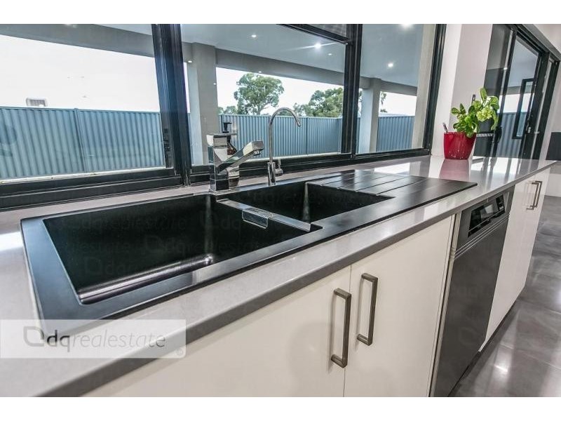 8 Bagatelle Road, Landsdale WA 6065