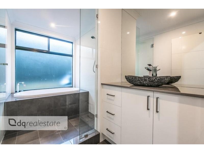 8 Bagatelle Road, Landsdale WA 6065