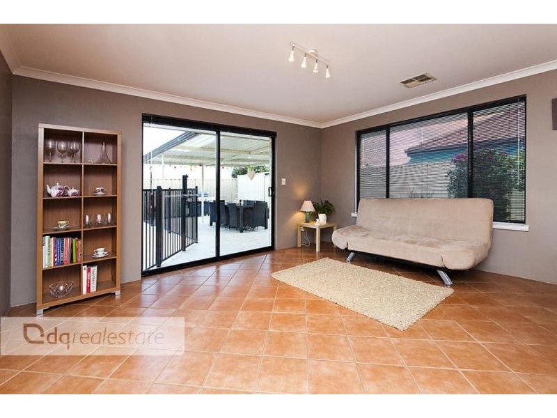 43 Palmerston Crescent, Tapping WA 6065