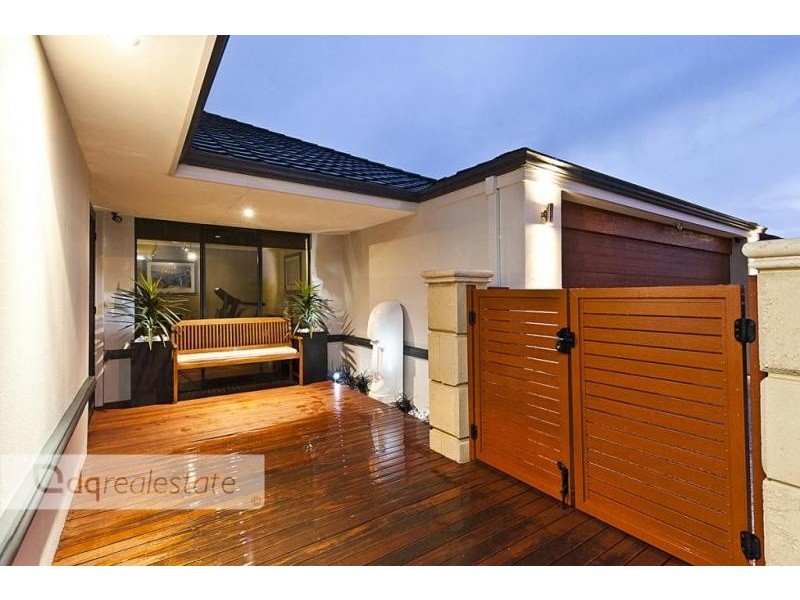 30 Crosthwait Circle, Tapping WA 6065
