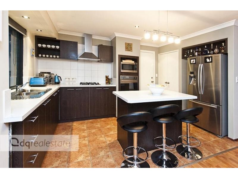 30 Crosthwait Circle, Tapping WA 6065