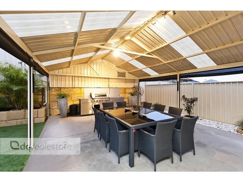 30 Crosthwait Circle, Tapping WA 6065