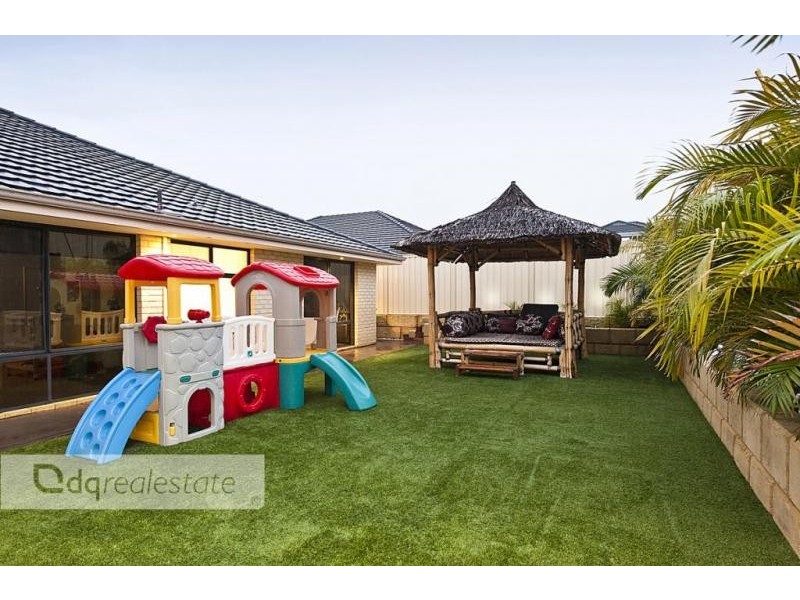30 Crosthwait Circle, Tapping WA 6065