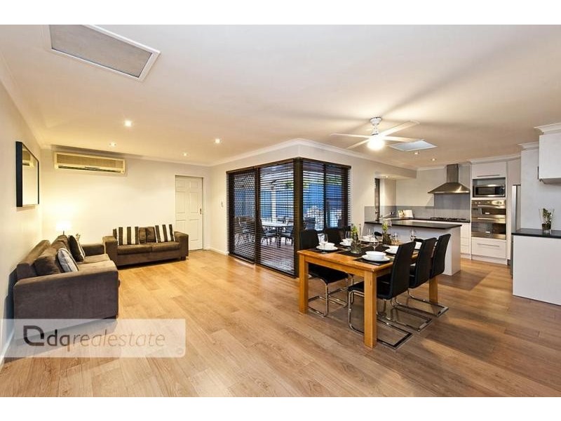 32 Barridale Drive, Kingsley WA 6026