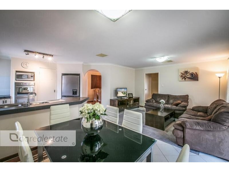 8B Farnell Place, Alexander Heights WA 6064