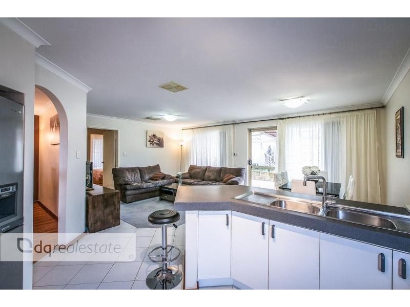 8B Farnell Place, Alexander Heights WA 6064