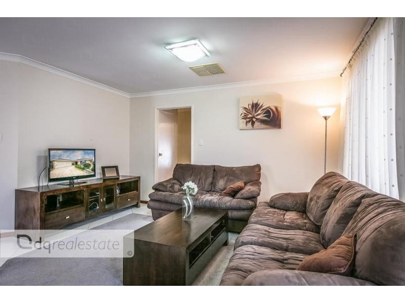 8B Farnell Place, Alexander Heights WA 6064