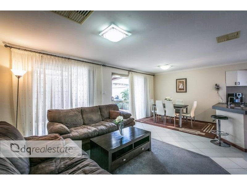 8B Farnell Place, Alexander Heights WA 6064